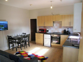 Swinb Apartment, with King Size Bed, Free Wifi and Free Parking